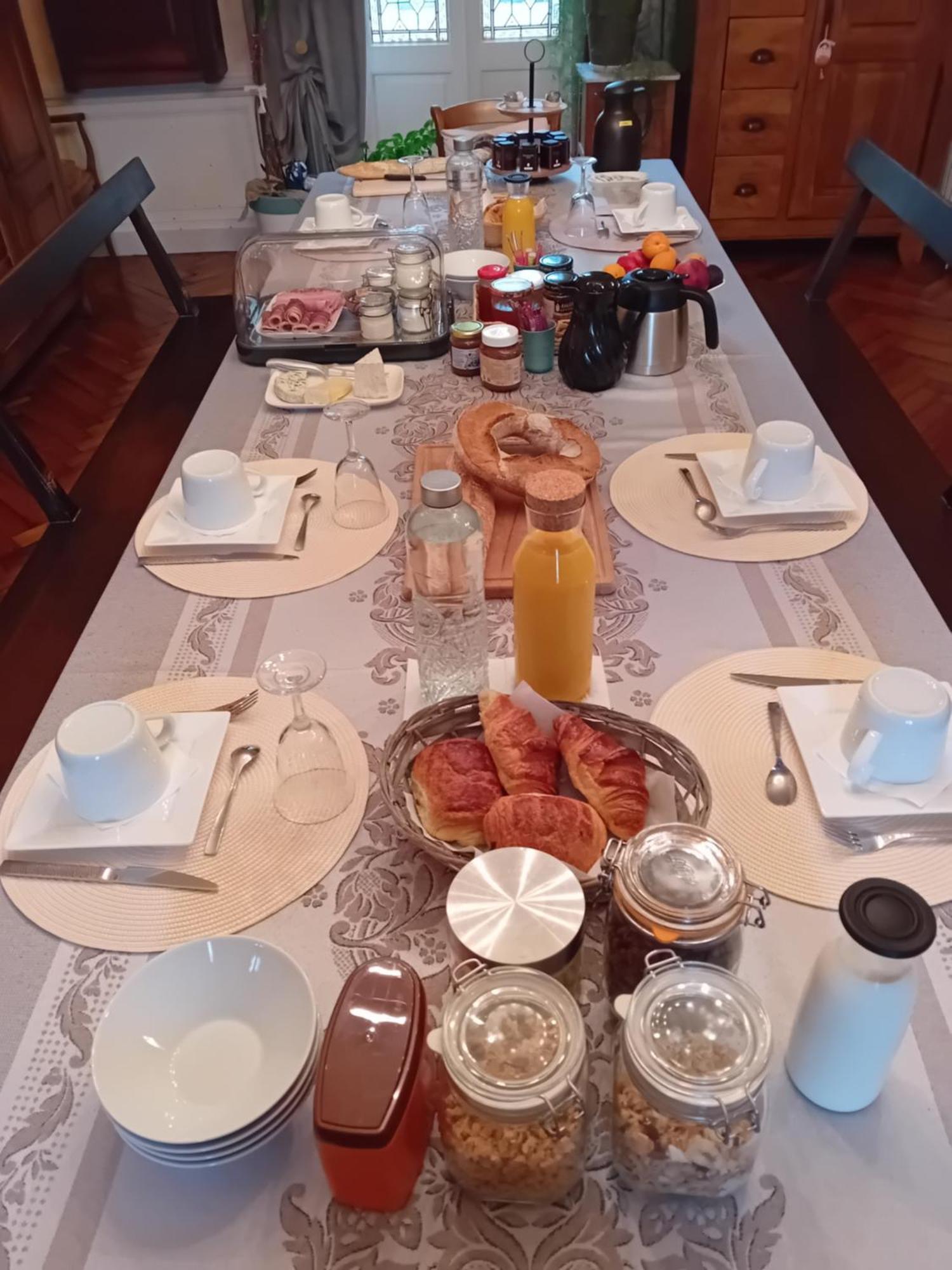 Celles-Sur-Durolle Domaine De Marchal - Chambres Et Table D'Hotes المظهر الخارجي الصورة